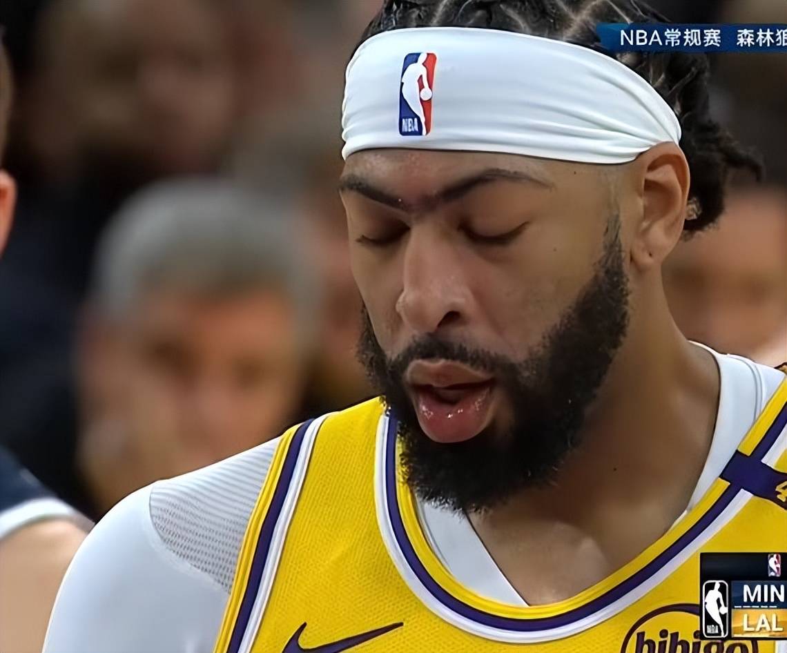 包含人击败森林狼，稳坐榜首宝座的词条