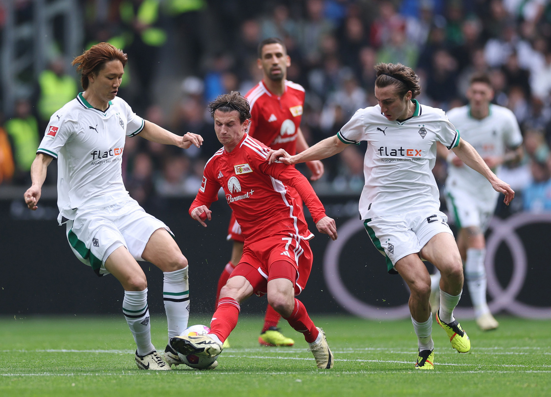 霍芬海姆主场战胜弗赖堡，取得首胜的简单介绍