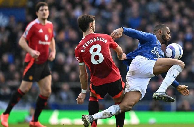 欧洲联赛中两支强队交锋，比分胶着悬念重重的简单介绍