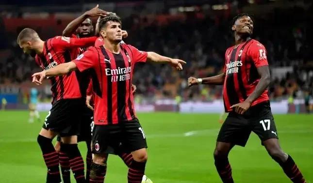 包含AC米兰客场战平都灵，欧冠资格悬念难解的词条