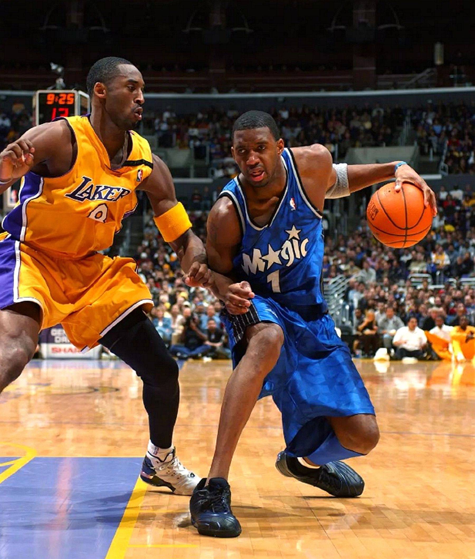 比赛场面精彩纷呈，球员表现获得赞誉的简单介绍