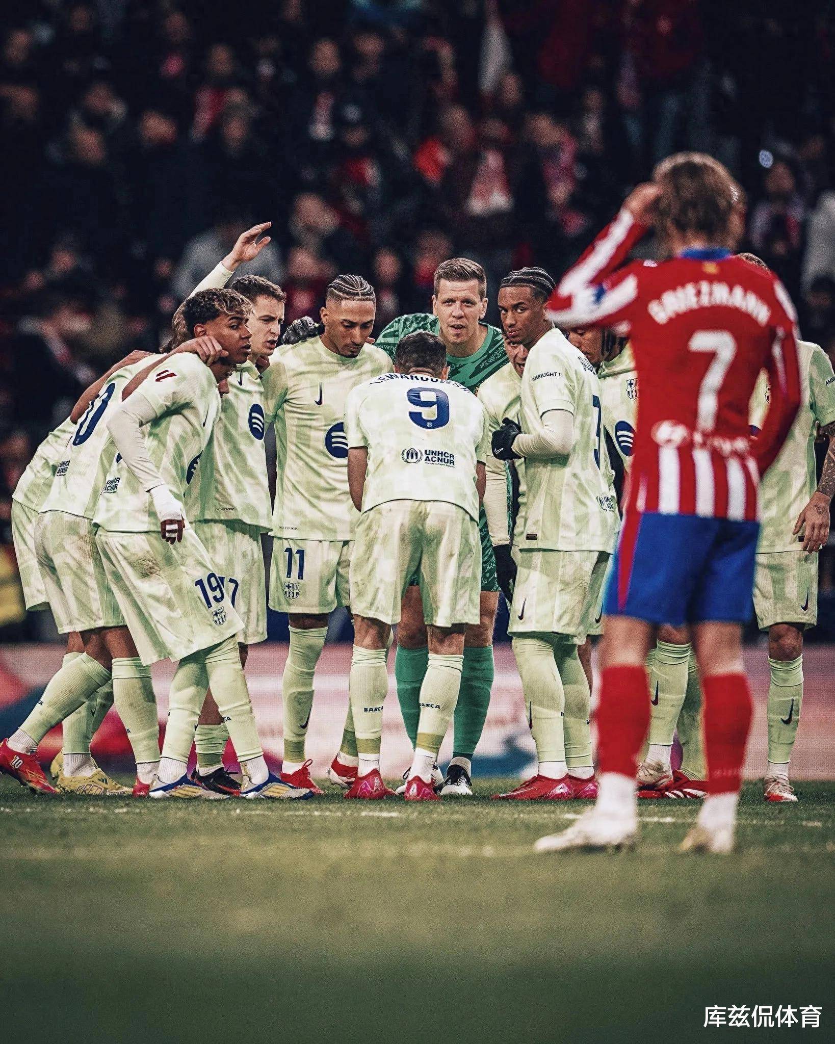 西甲球员合作默契，场上配合默契