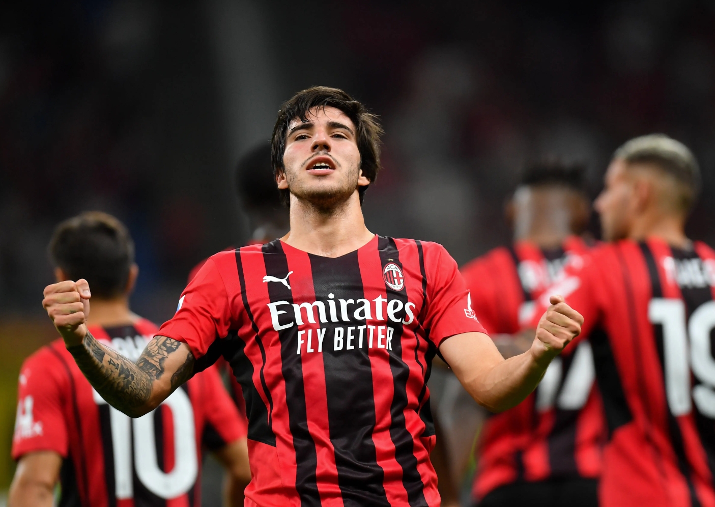 AC米兰遭遇挑战，压力巨大