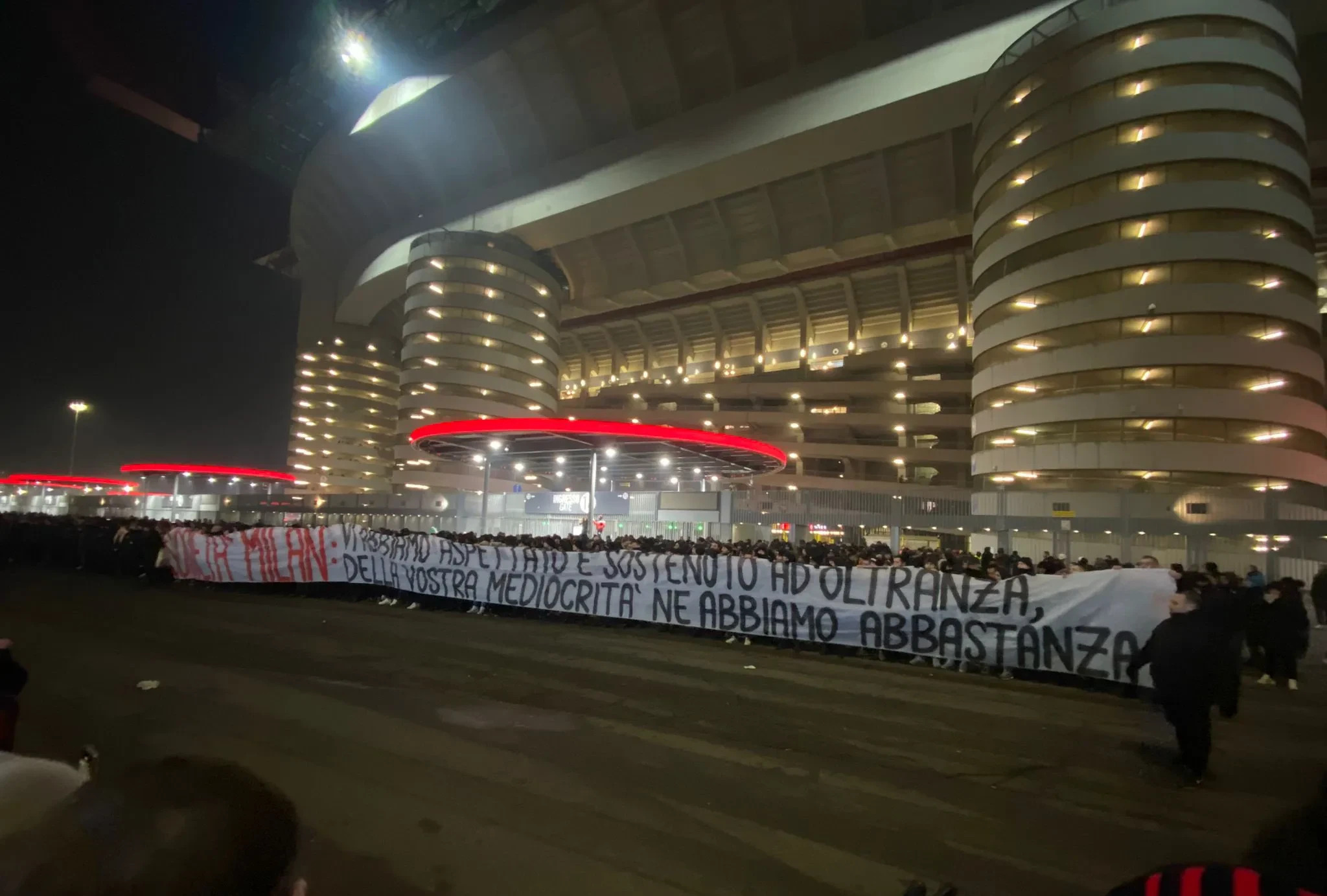 主场失利引热议，球迷疑团队防守