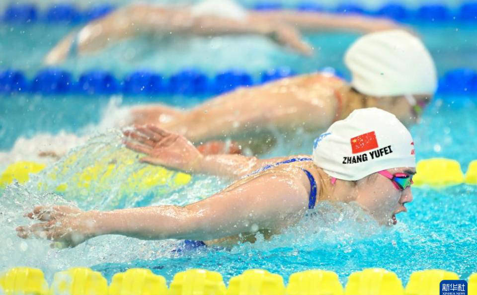 游泳赛场上澳大利亚选手获得银牌的简单介绍