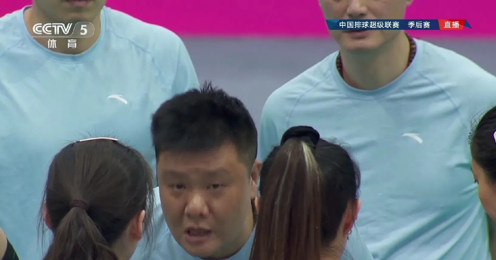 比赛节奏缓慢，球员体能耗损大