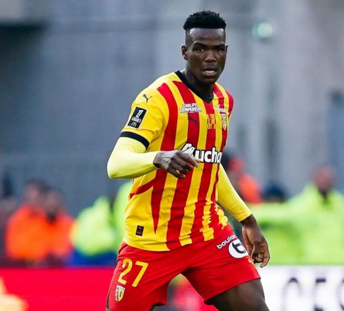 包含曼城瞄准里昂，决意获得晋级资格的词条