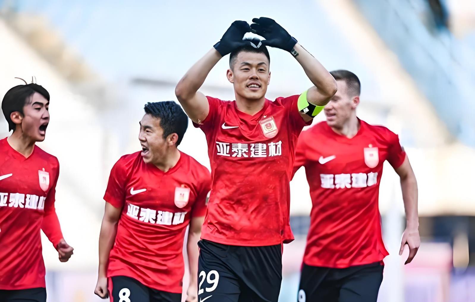 长春亚泰客场不敌天津权健，防线遭遇巨大挑战