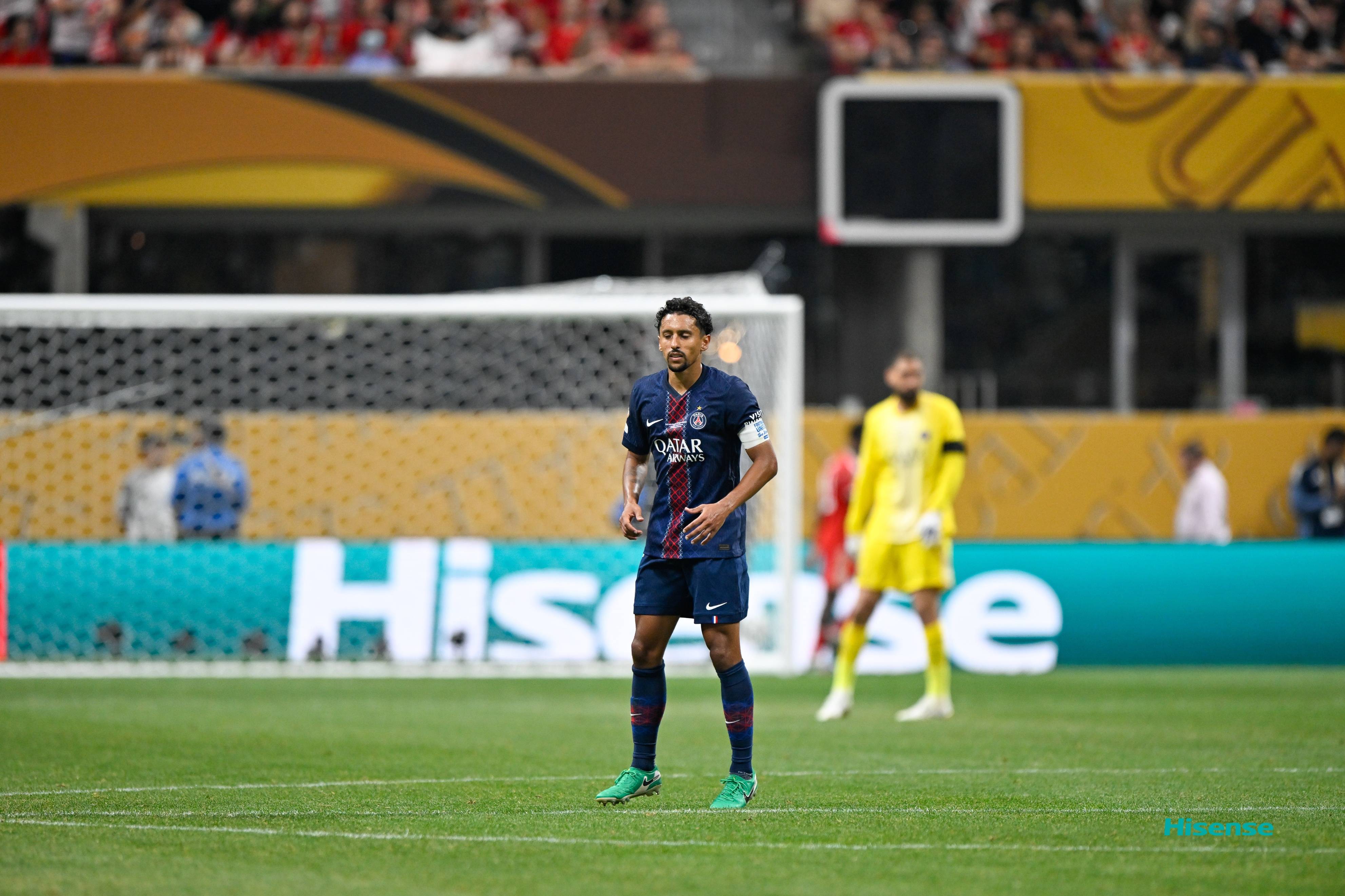 巴黎球员发挥全力，助球队实现逆转