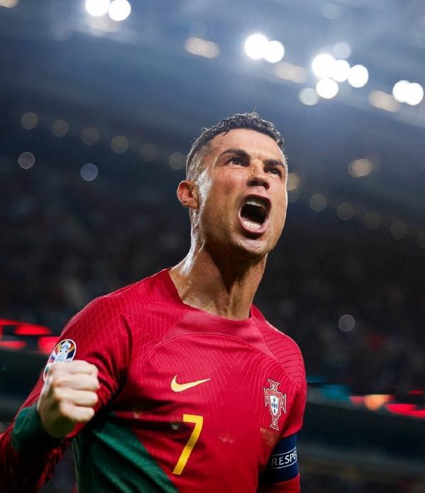 关于葡萄牙游泳选手突破个人最好成绩，夺银的信息