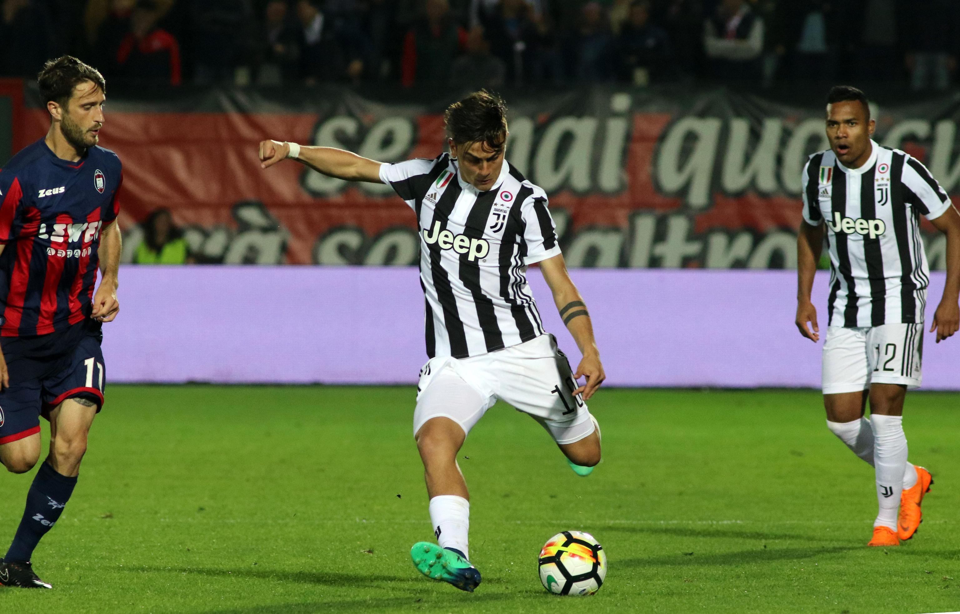 包含克罗托内客场战平，保持稳定的词条