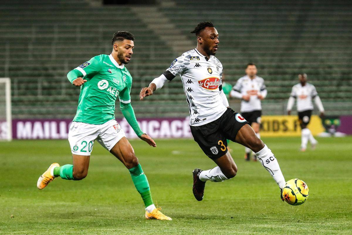 法甲联赛战术频频变化，球队实力不断提升