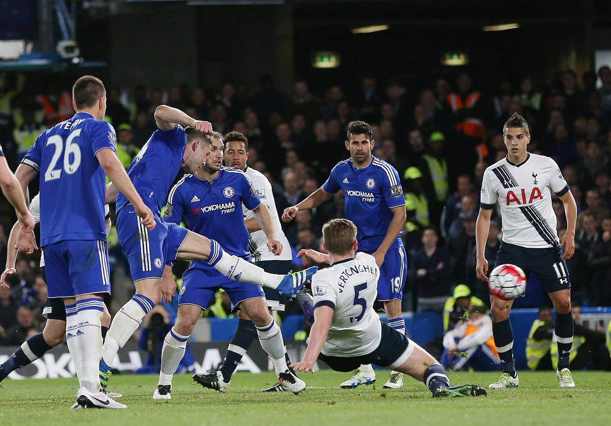 伯恩茅斯客场失利，球队需调整战术以避免降级