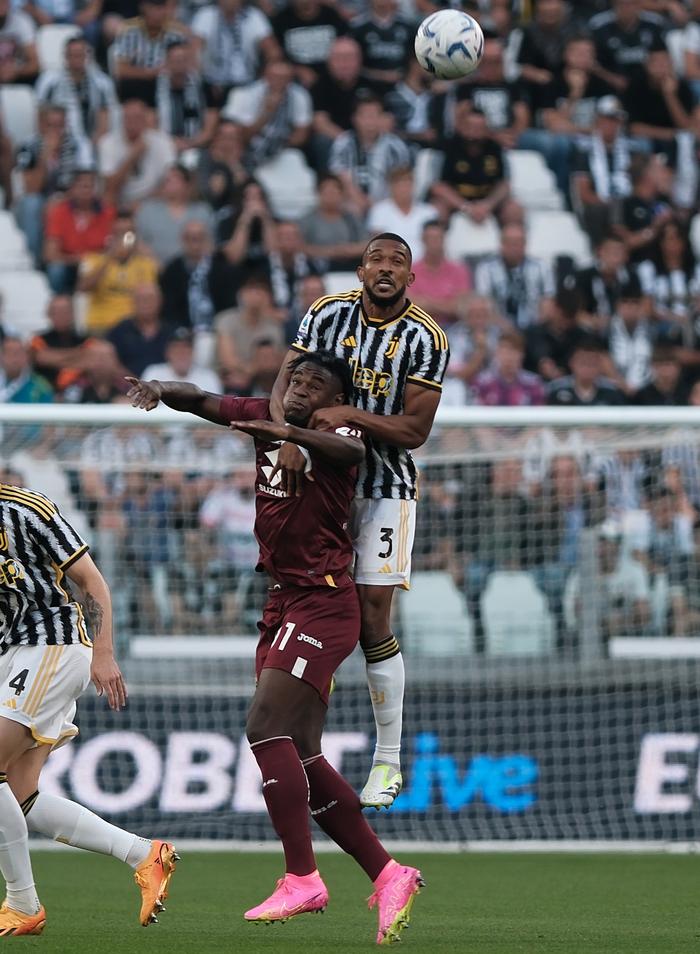 尤文图斯门神扑点助胜：克服困难生存