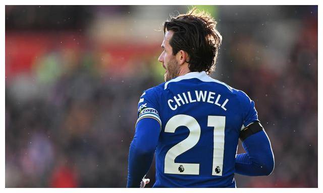 包含陕西队后卫赛后被罚下场，球队遭遇困境的词条