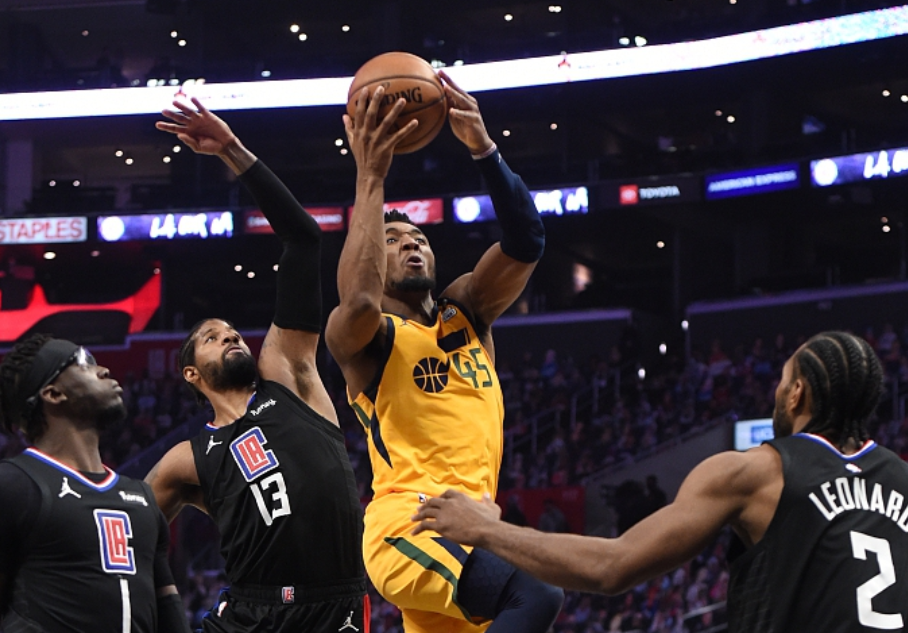 包含快船新秀哈特因膝伤将缺席一个月的词条