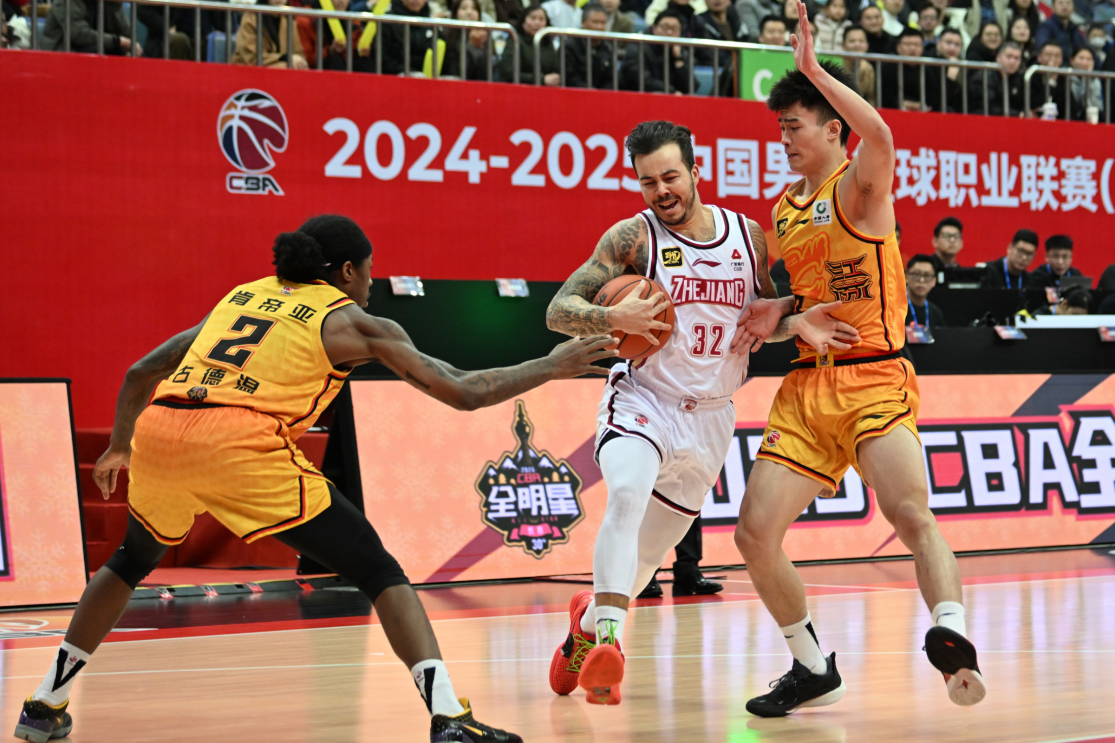 火箭碾压浙江队，詹姆斯点燃赛场