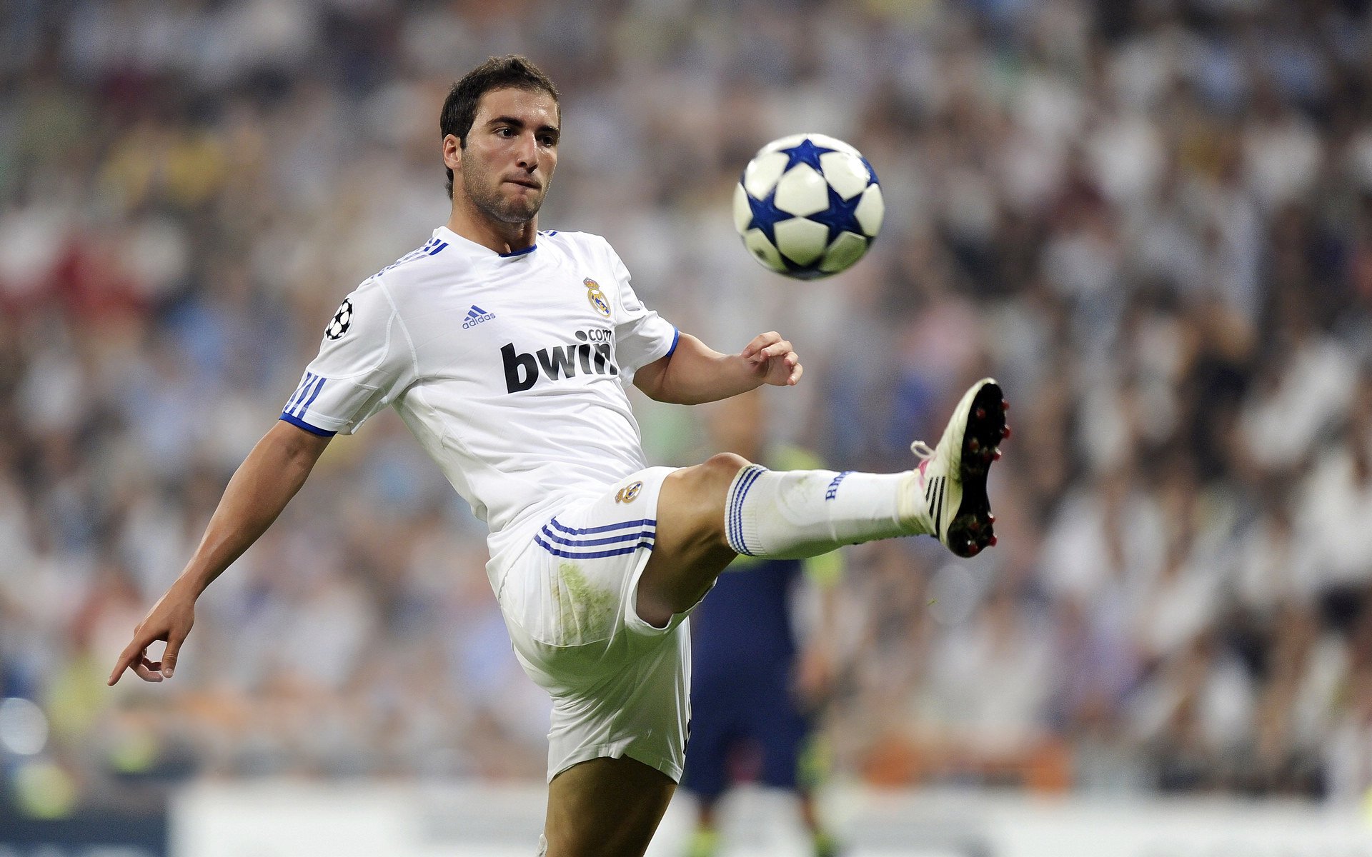 足球双雄会，梅西爆发惊艳，厄瓜多尔补时绝杀丹麦