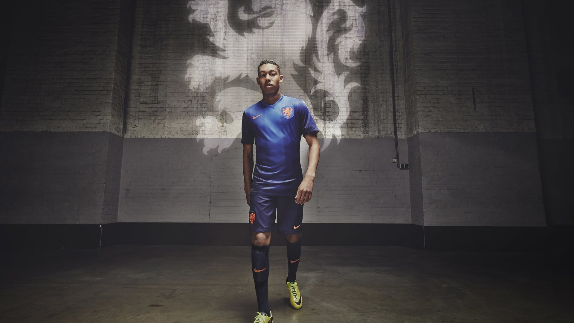 平行宇宙的足球之夜，当本泽马穿上橙色战袍